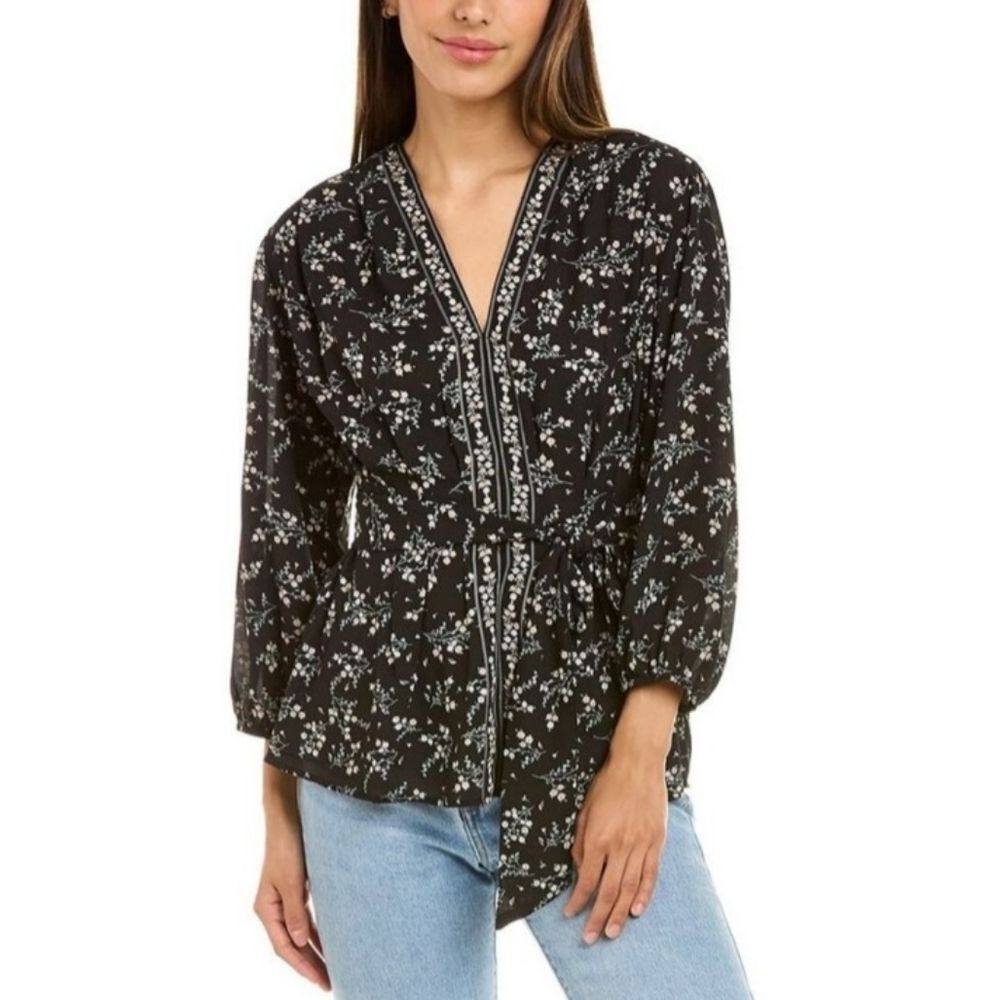 NWT Max Studio Black/White Tie Front V-Neck Blouse. Size Small